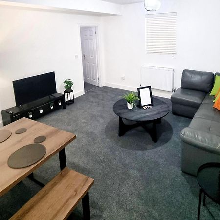 Stylish 2 Bed Apartment With Free Parking, Speed Wifi, Free Parking Colchester Exterior photo